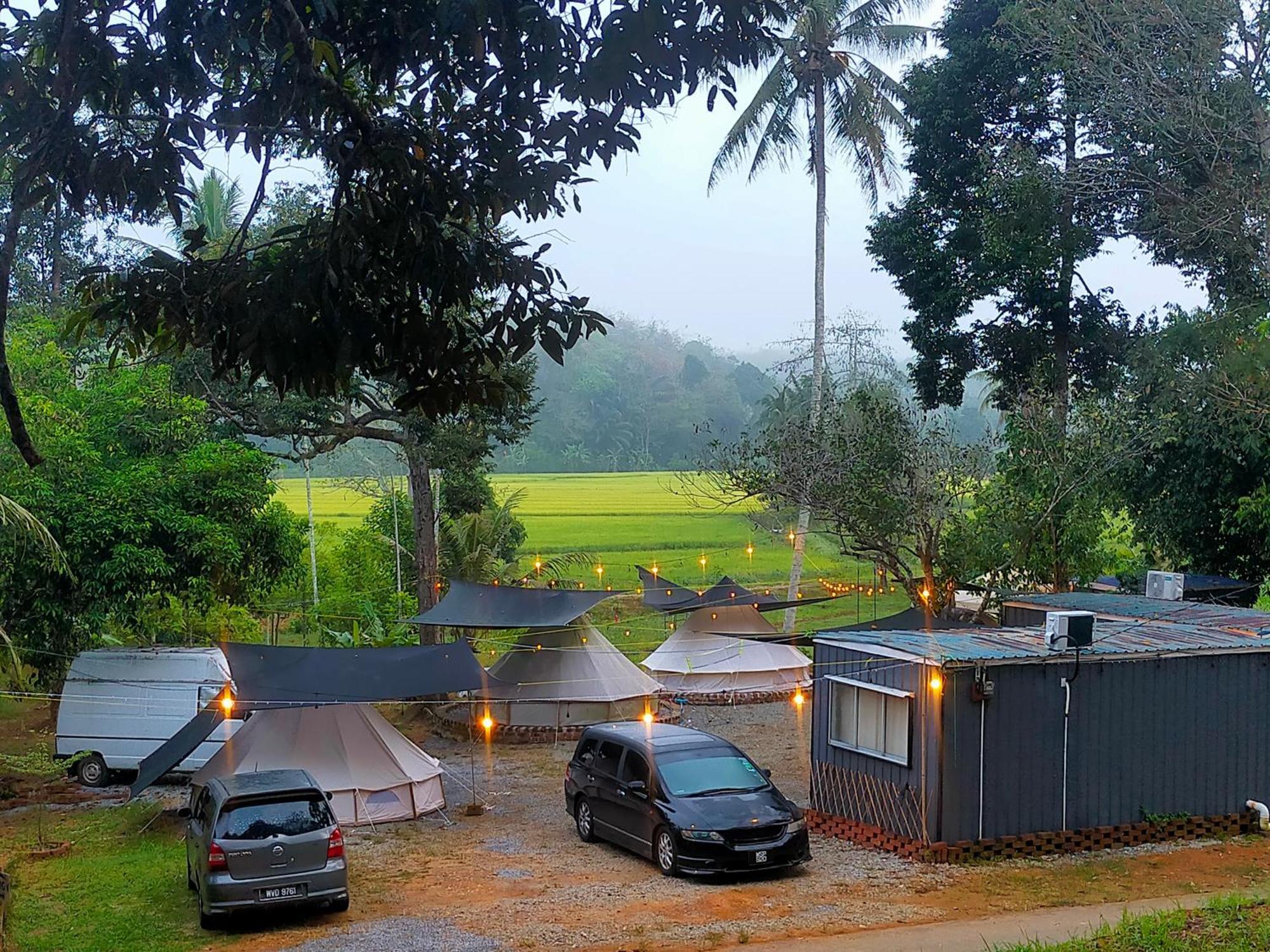 Tanah Merah Glamping Village Kuala Kangsar Luaran gambar