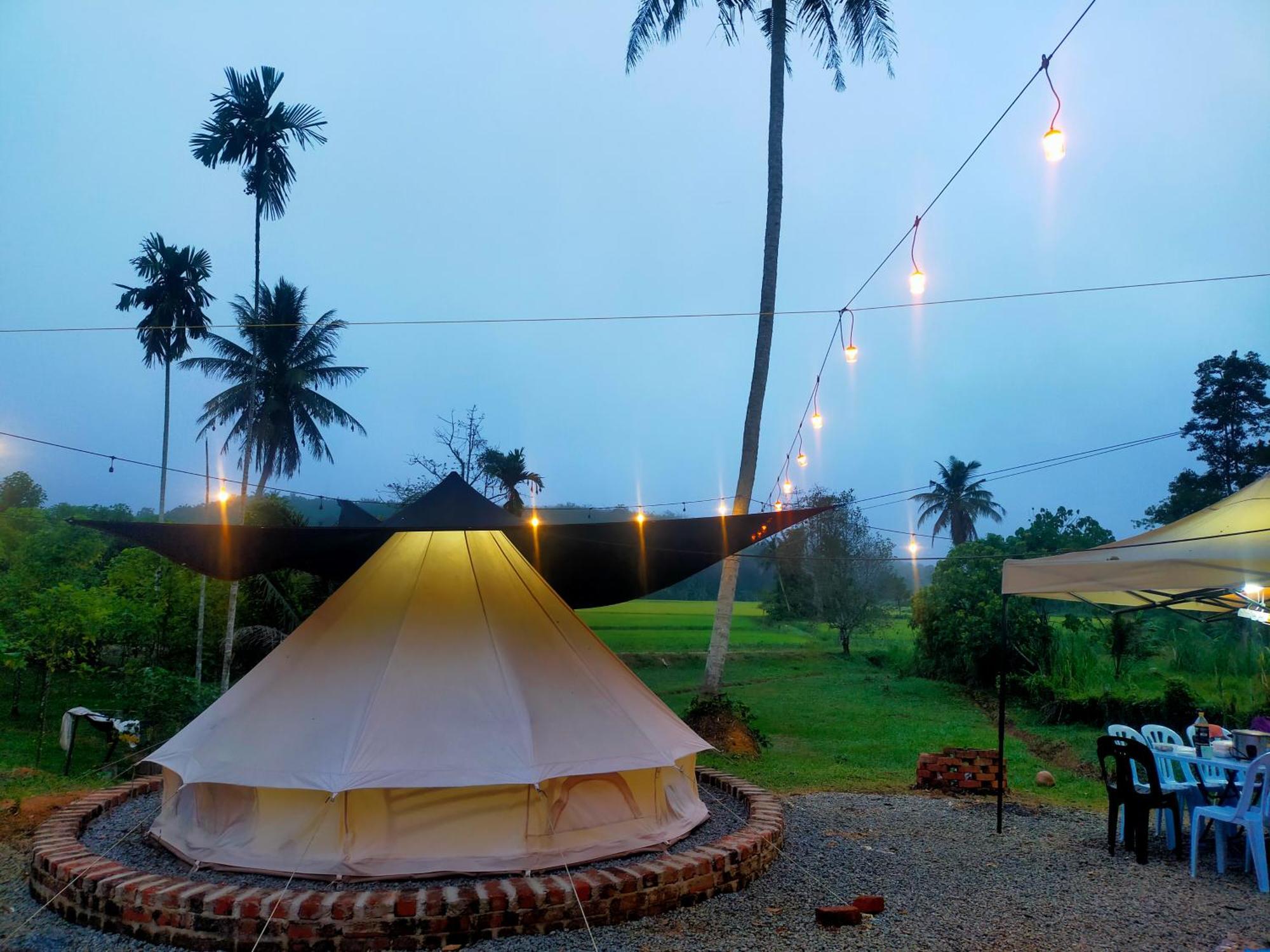 Tanah Merah Glamping Village Kuala Kangsar Luaran gambar
