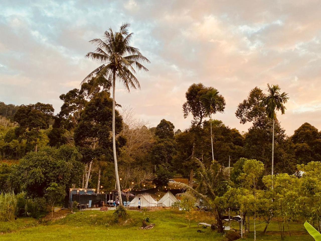 Tanah Merah Glamping Village Kuala Kangsar Luaran gambar