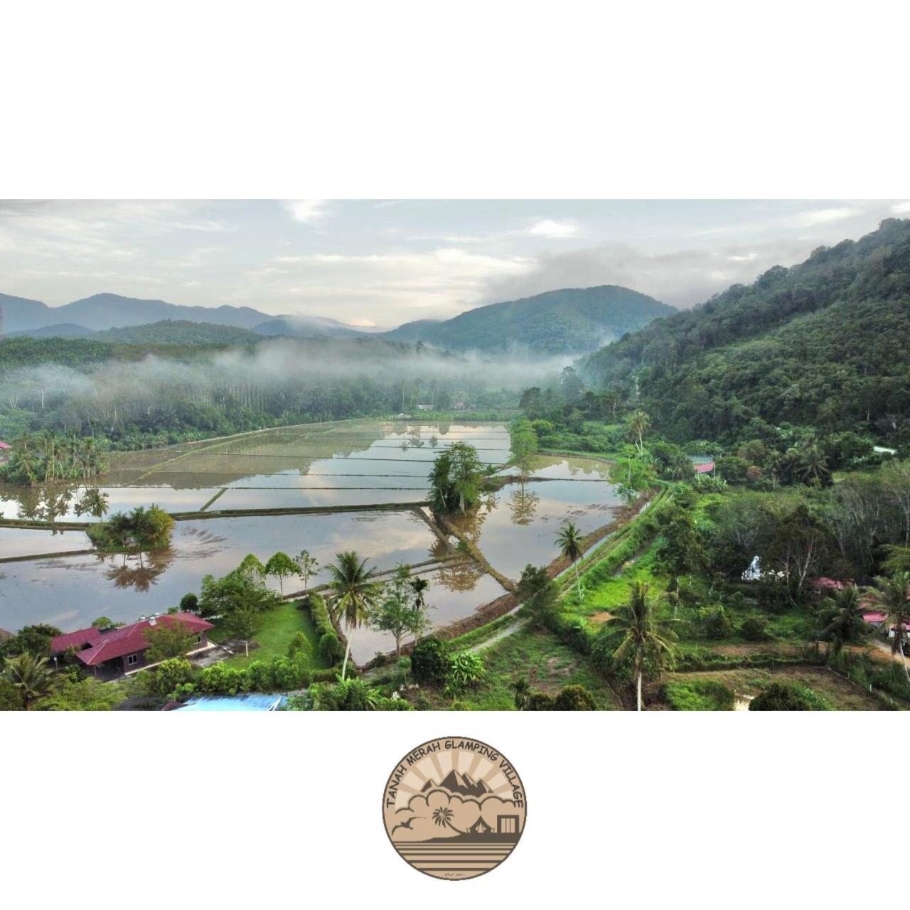 Tanah Merah Glamping Village Kuala Kangsar Luaran gambar